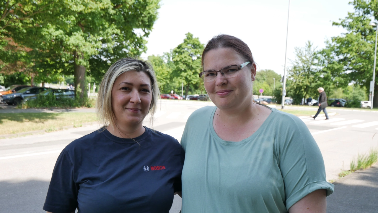 Zwei Vertrauensfrauen der IG Metall bei Bosch im Hildesheimer Wald.