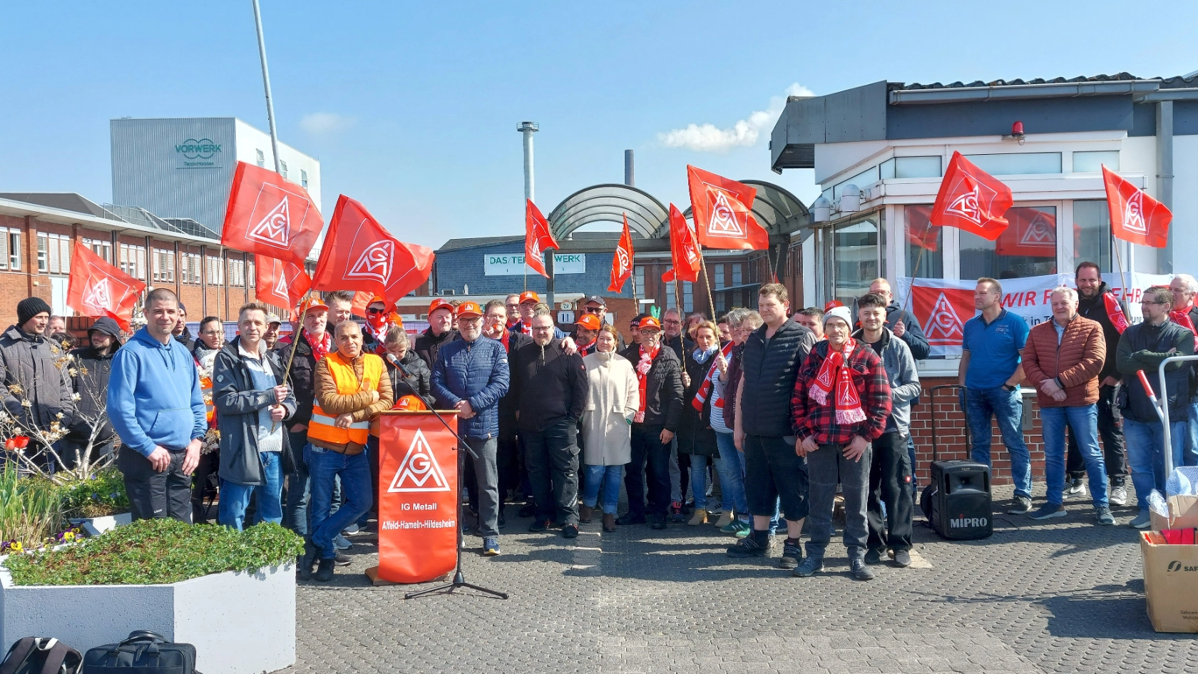 Warnstreik beim Teppichwerk Hameln, Tarifrunde 2025.