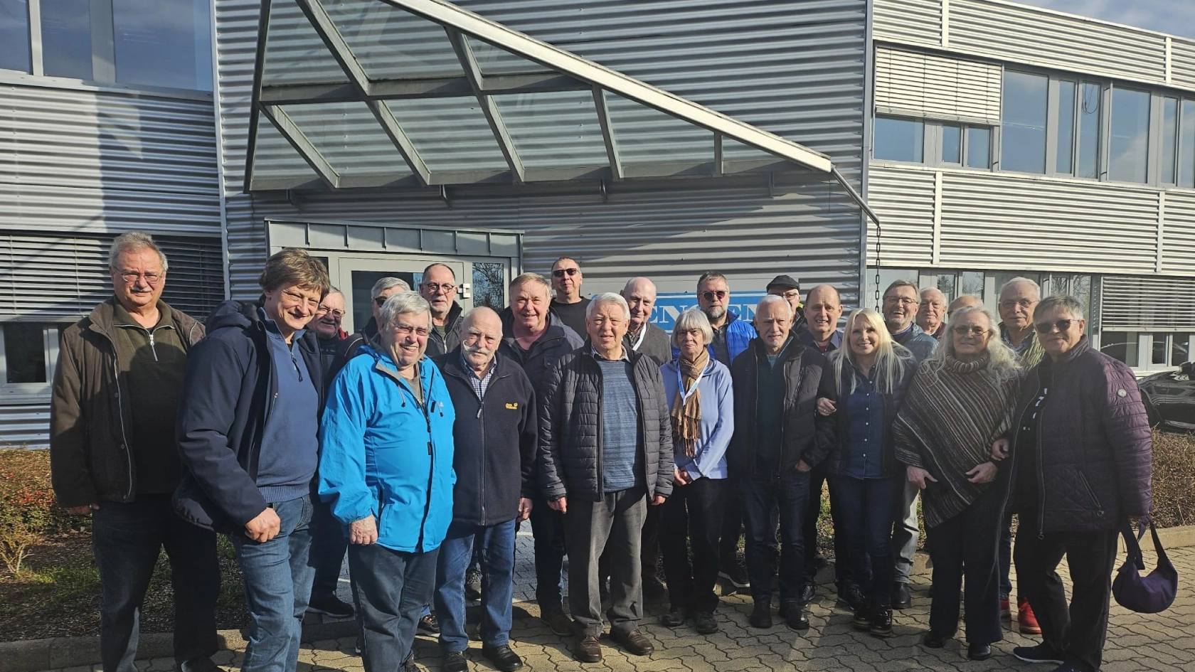 Metallerinnen und Metaller nahmen an einer Betriebsbesichtigung bei Jensen in Harsum teil.