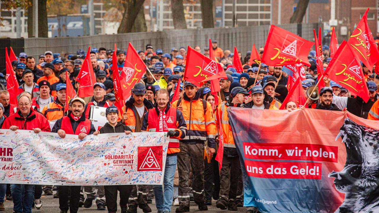 Beschäftigte bei Alstom in Salzgitter machen Druck für ihre Forderungen in der Metall-Tarifrunde