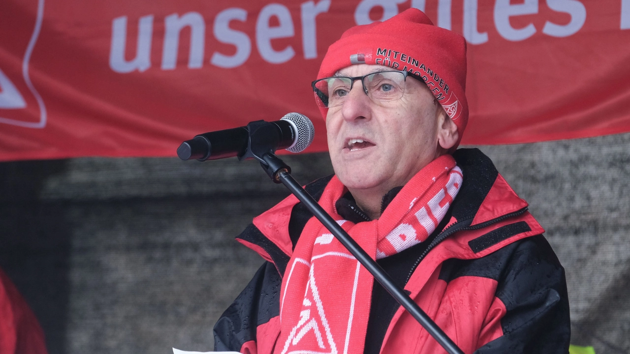 Warnstreik in Hildesheim am 11.11.2024 in Rahmen der Tarifrunde Metall- und Elektroindustrie