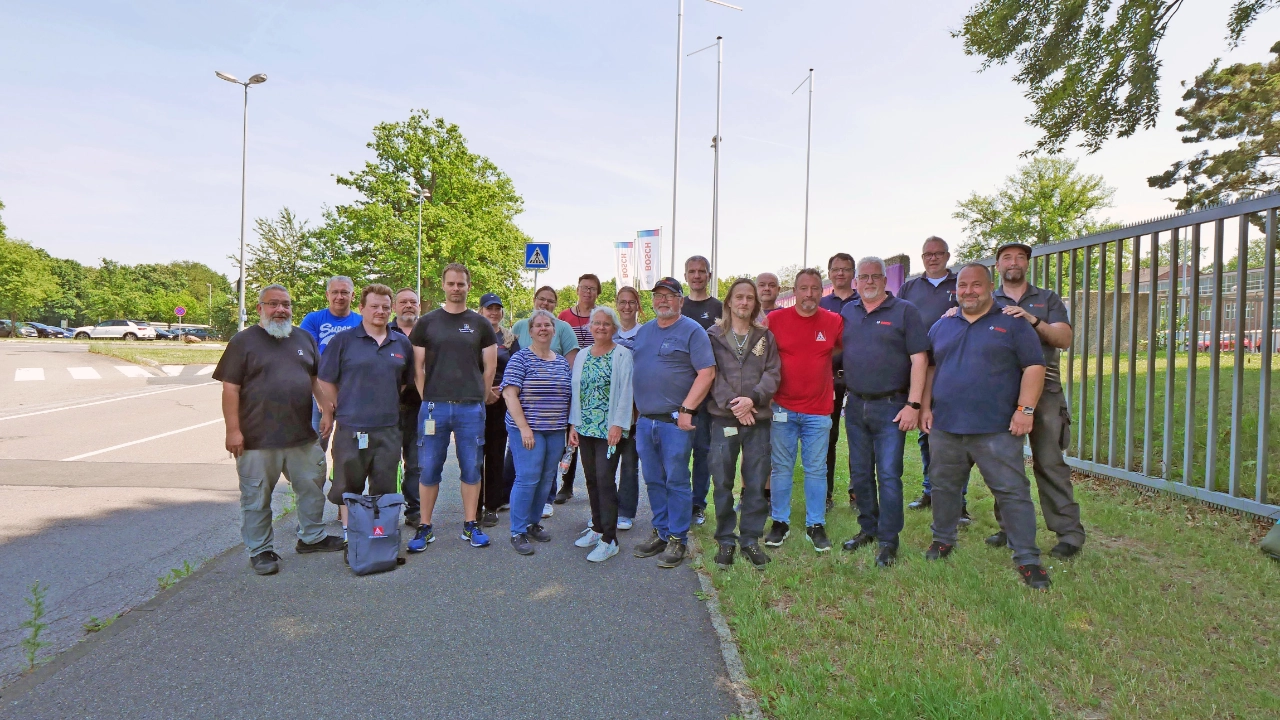 Gruppenbild der Vertraunesleute der IG Metall bei Bosch HiP.