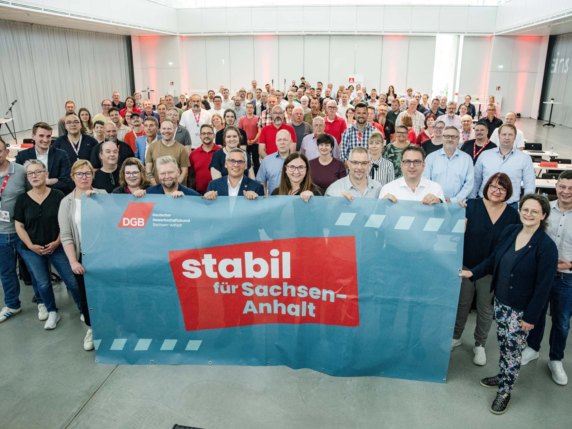 Auf ihrer diesjährigen Bezirkskonferenz der IG Metall Niedersachsen und Sachsen-Anhalt in Magdeburg beschlossen die Delegierten eine Resolution, die einen verbindlichen industrie- sowie sozialpolitischen Kompass für Sachsen-Anhalt fordert. 
