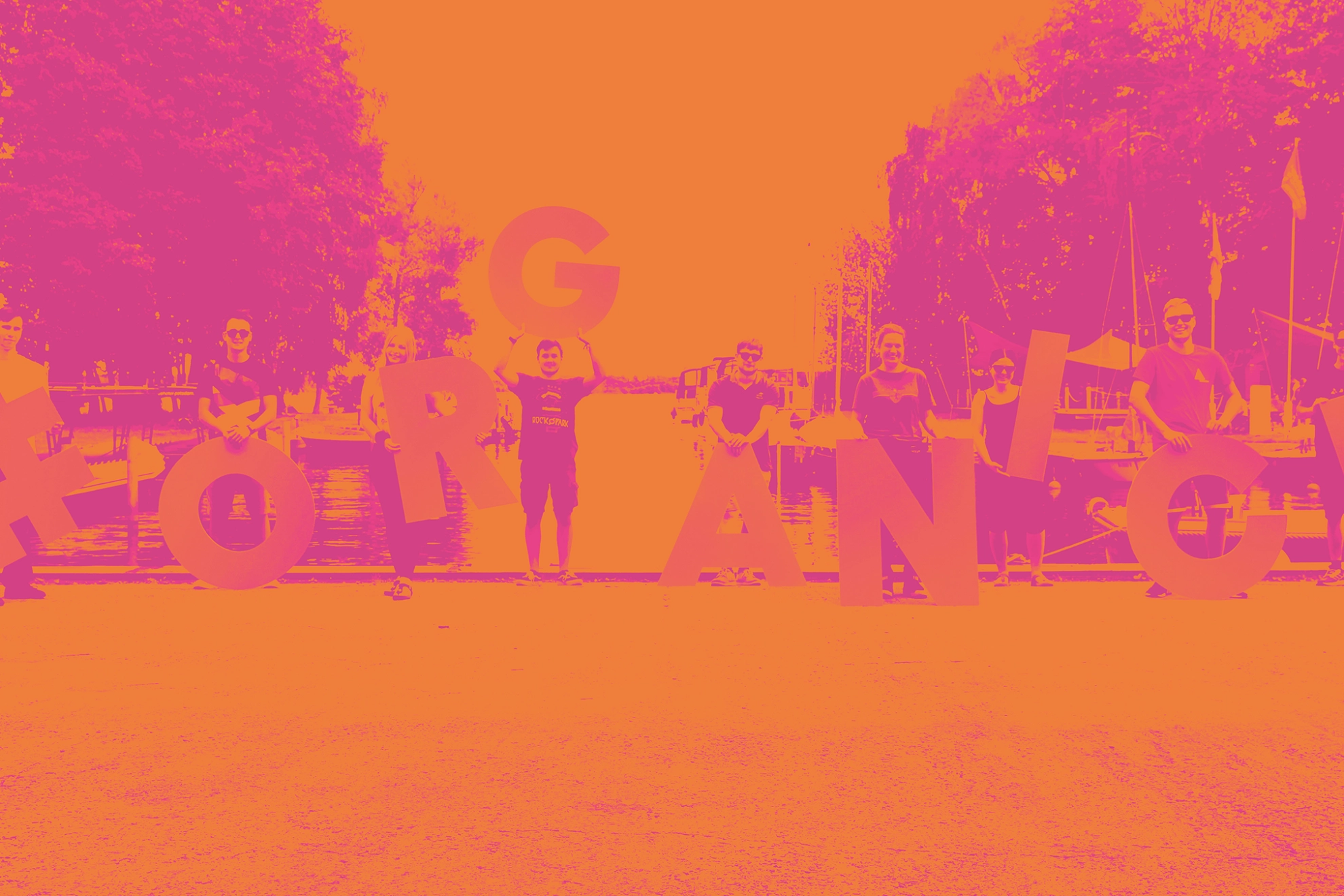 Junge Metallerinnen und Metaller bei einer Aktion der Jugend-Kampagne ORGANiCE