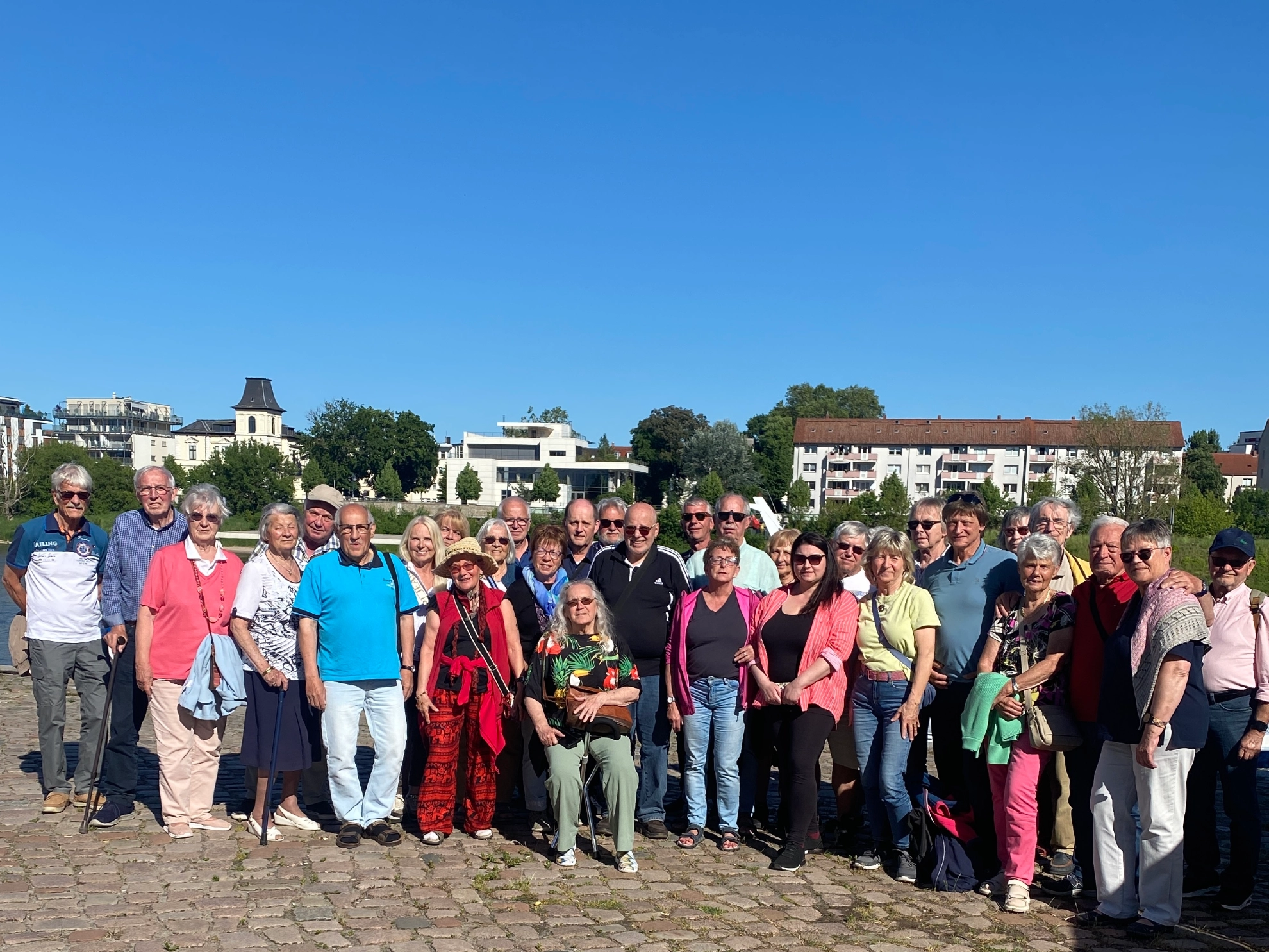 Auf geht es zur Schifffahrt mit der weißen Flotte auf der Elbe.