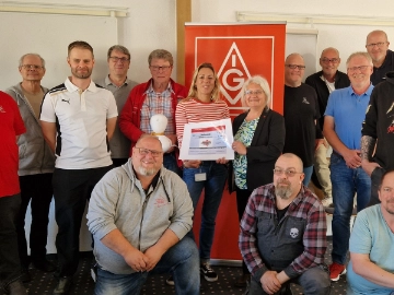 IG Metallerinnen und Metaller spenden für krebskranke Kinder