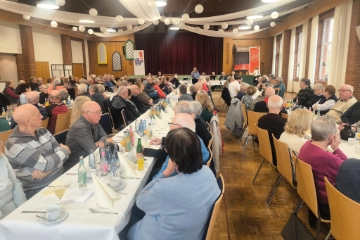 140 Kolleg*innen bei dem politischen Jahresausklang der Senioren*innen aus der Region Alfeld.