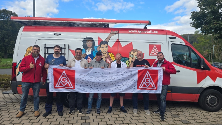 Vertrauensleute bei Phoenix Contact werben für eine starke Tarifrunde