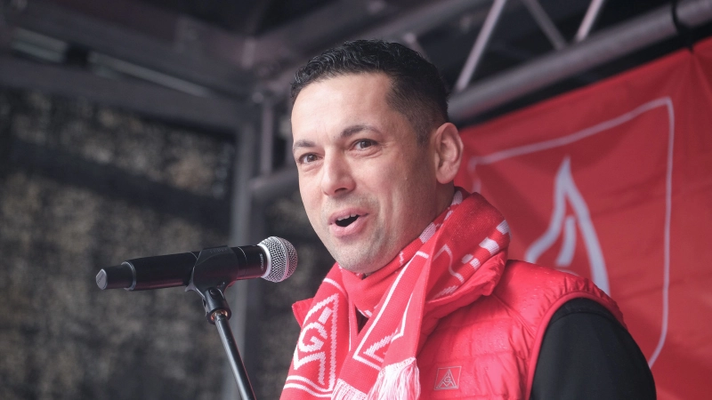 Warnstreik in Hildesheim am 11.11.2024 in Rahmen der Tarifrunde Metall- und Elektroindustrie